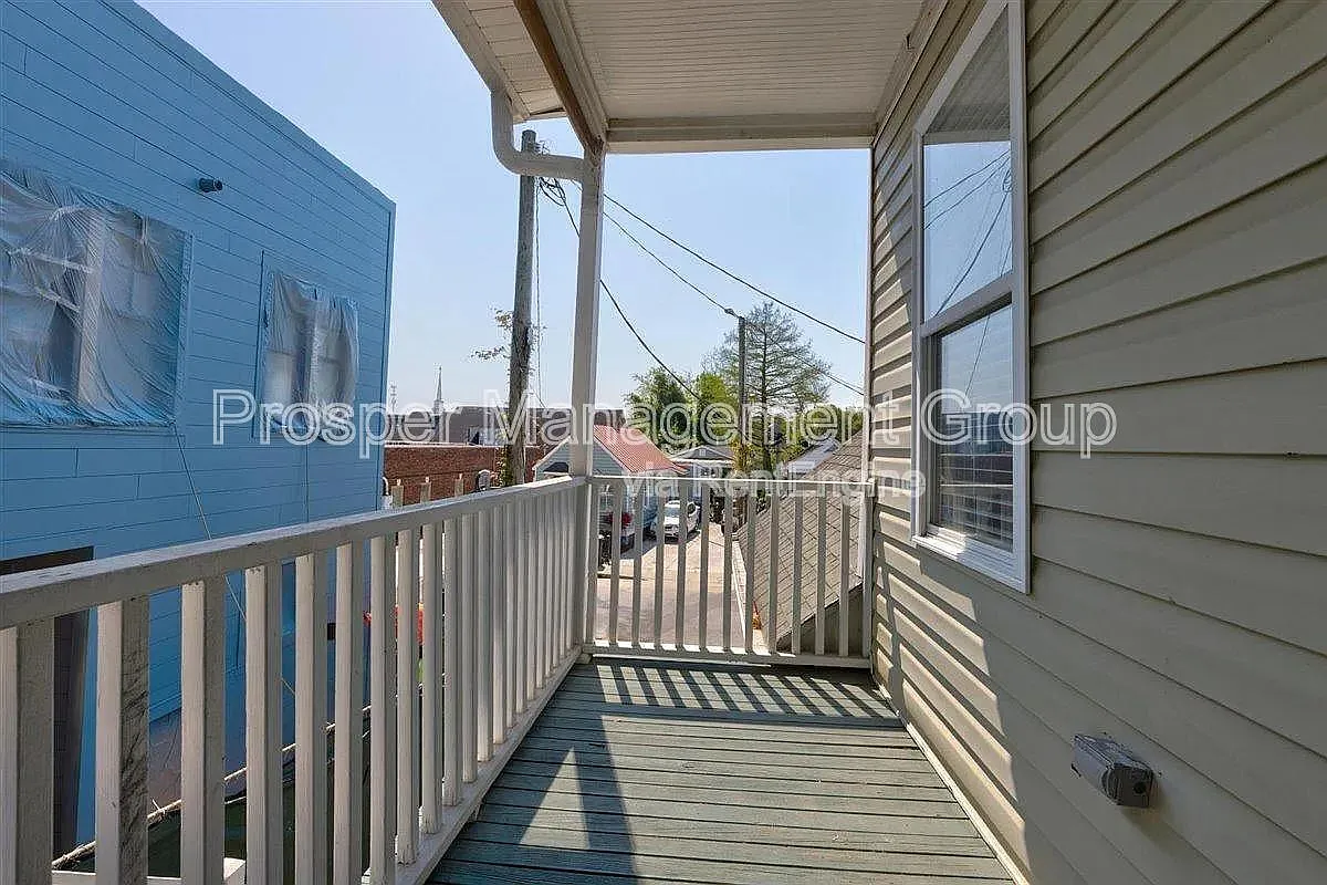 Building Photo - 86 Romney St #B