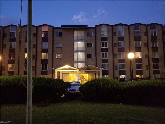 2nd image of 25735 Lorain Rd Unit 325