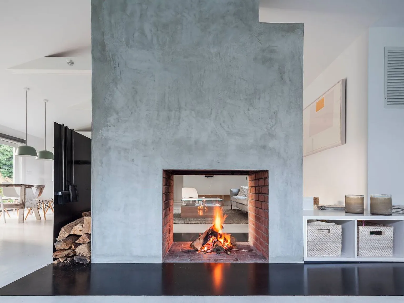 Mid-Century Spacious Ranch — Photo 4