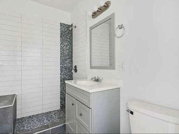 5th image of 1538 N Maplewood Ave #1538/1