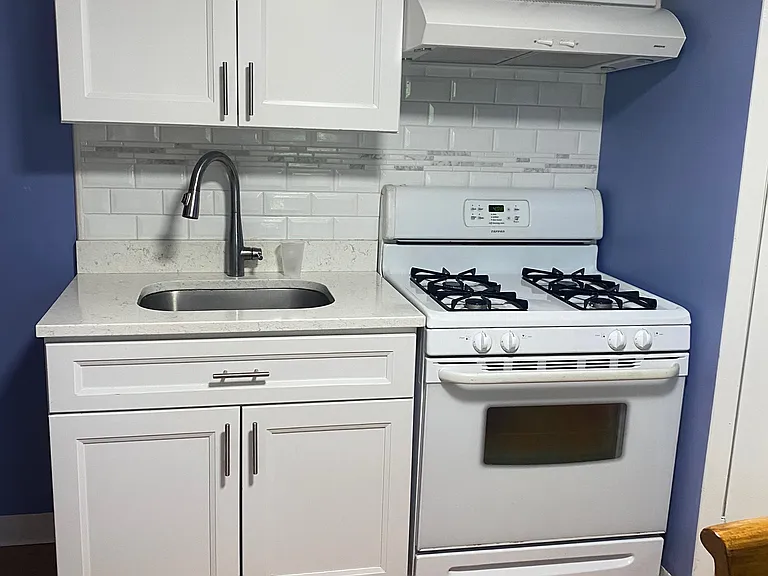 256 Bloomfield Ave — Photo 3