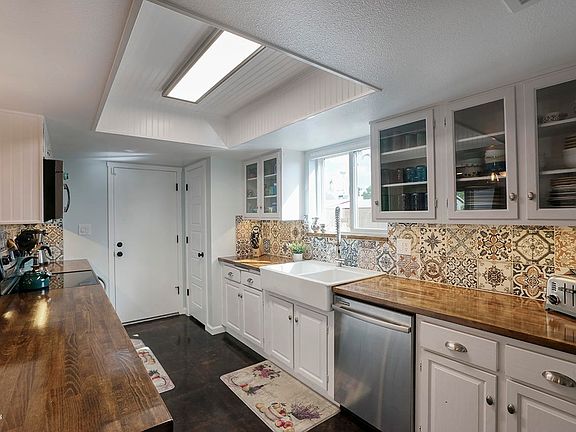 3rd image of 1844 E Alameda Dr