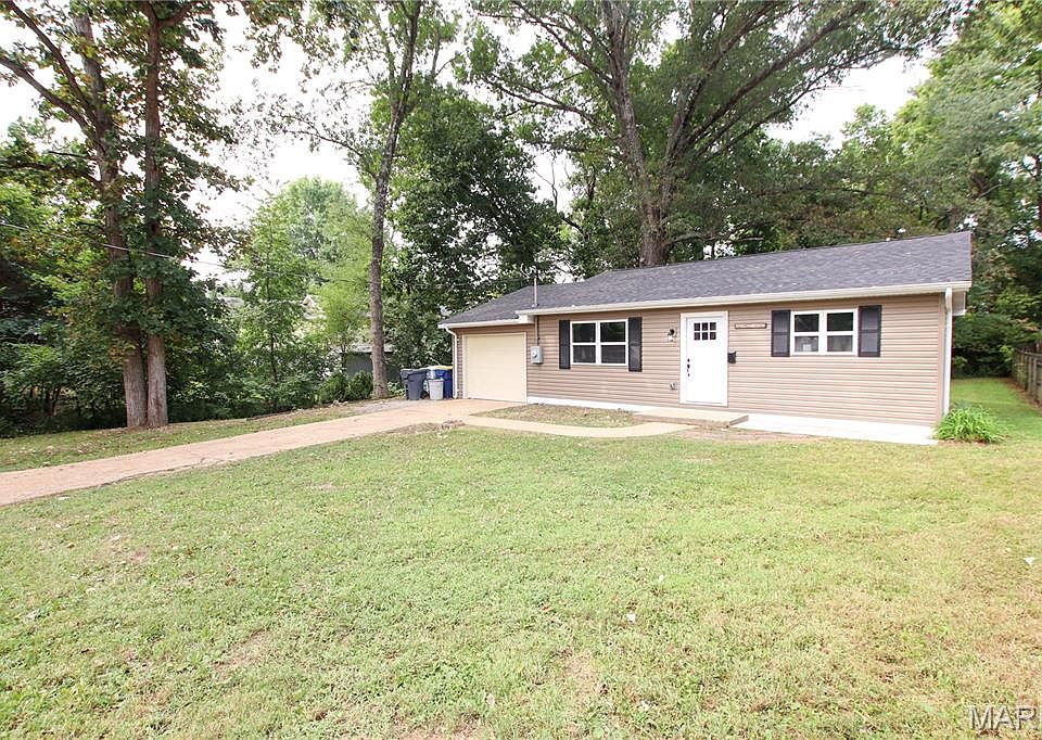 1st image of 17 Richardson Dr