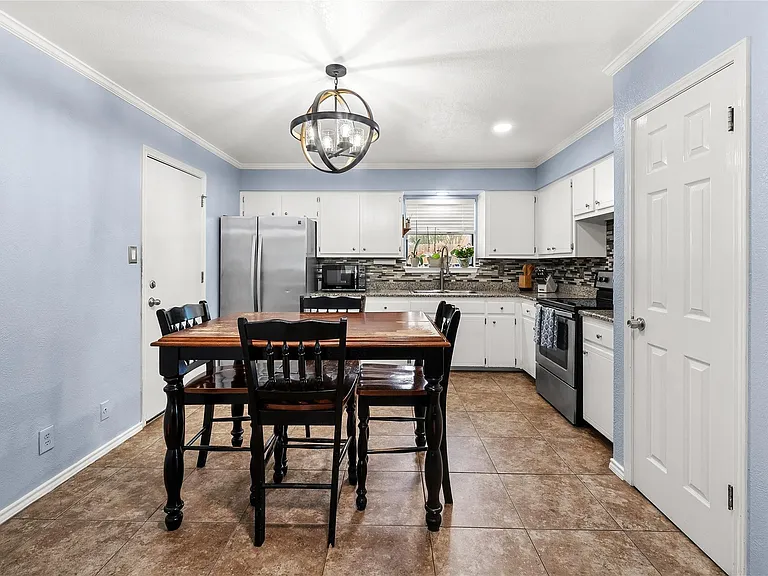 135 Navajo Cir — Photo 8