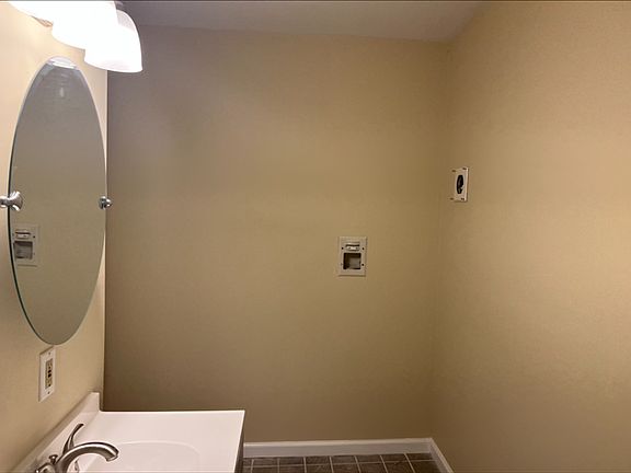 5th image of 76 Silver St Unit 1