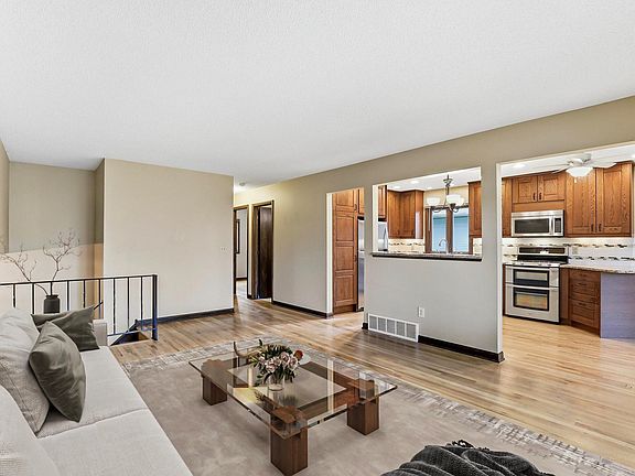 5th image of 2750 17th St NW
