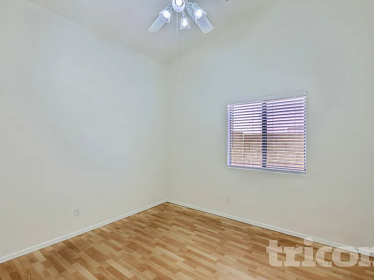 2733 E Gary Way — Photo 14