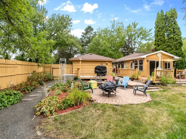 2726 Dellwood St, Roseville, MN 55113