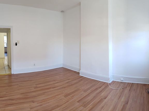 5th image of 2341 E York St APT 1