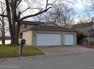 3974 Highcrest Dr, Brighton, MI