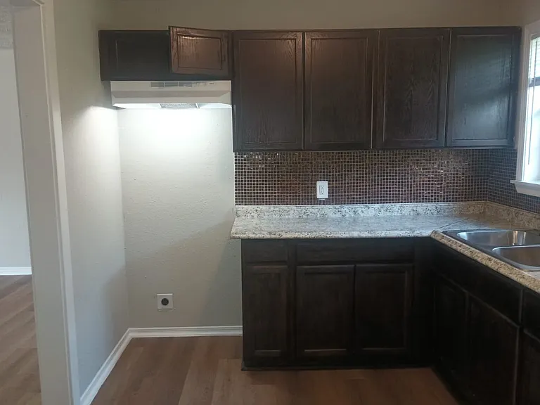 9026 Lake Forest Blvd — Photo 4