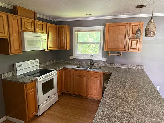 3rd image of 2290 Herron Dr