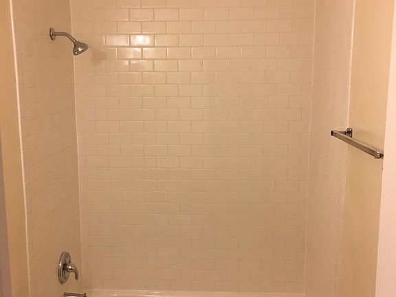 5th image of 217 Crocker Dr APT B