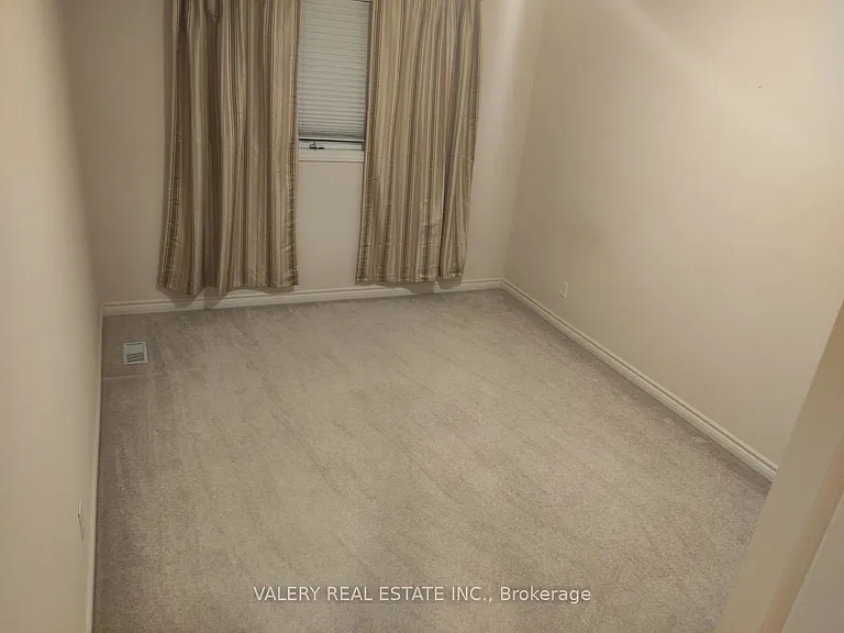 1058 Lexington Cir — Photo 7