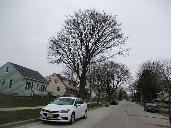 5th image of 3640 S 87th St