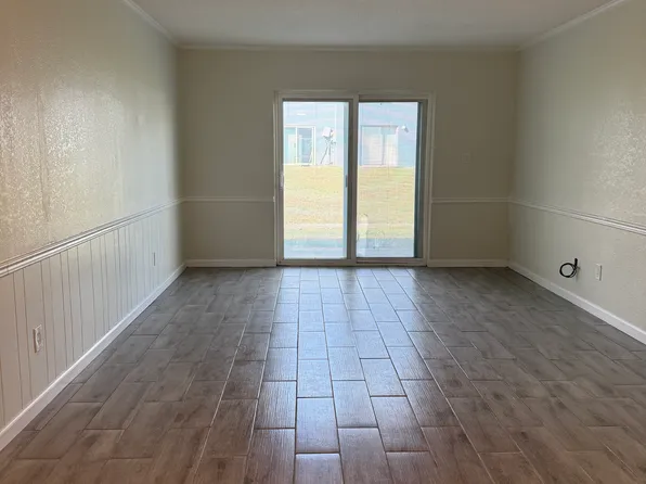 2325 W Pensacola St APT 143, Tallahassee, FL 32304