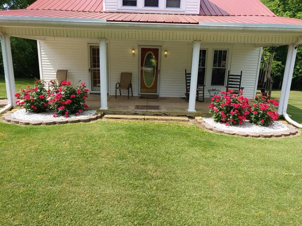 429 Spencer Aly, Charlotte, TN 37036