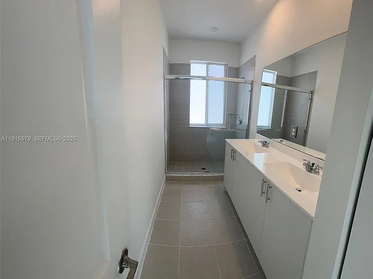 1455 SE 6th Ter — Photo 5