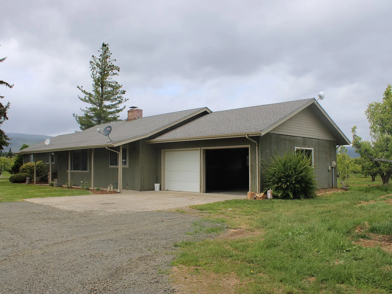 4 bed, 2100 sqft, $2,500 — Photo 4