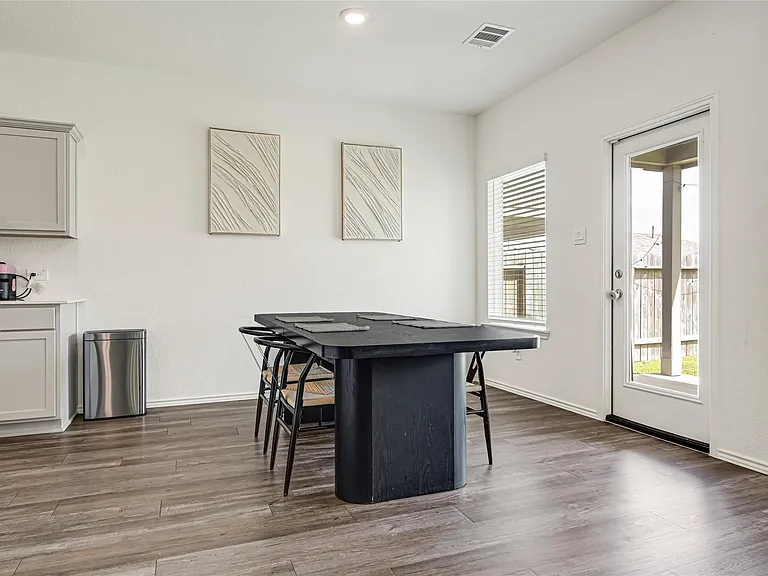 15247 Mayflower St — Photo 6