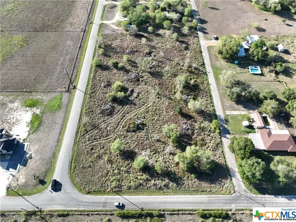 3690 Parsons Rd, Victoria, TX 77904