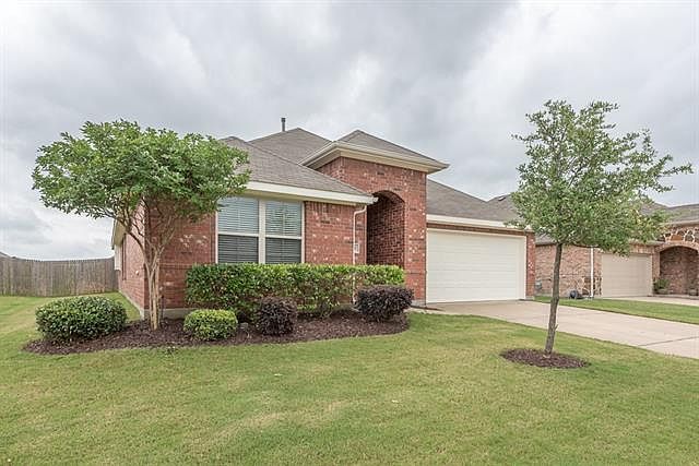 1st image of 3005 Glenoaks Dr