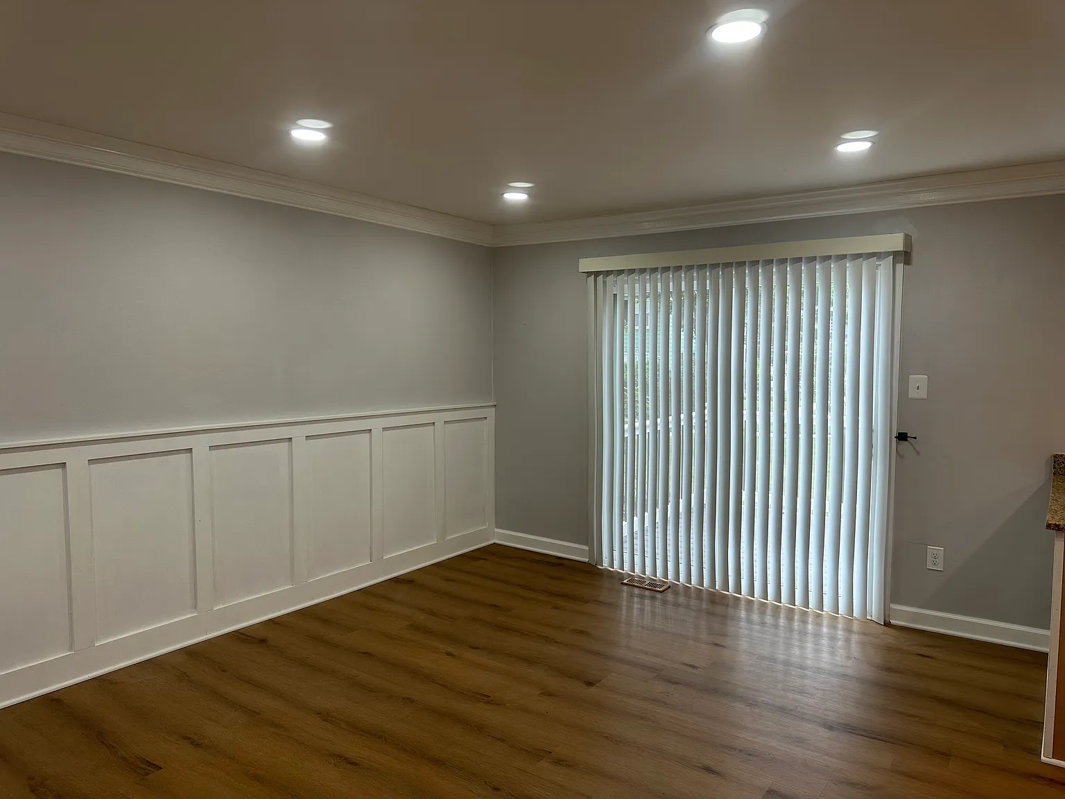 4 bed, 1.5 bath, 2040 sqft, $3,200 — Photo 4