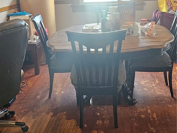 4th image of 144 Dickinson St