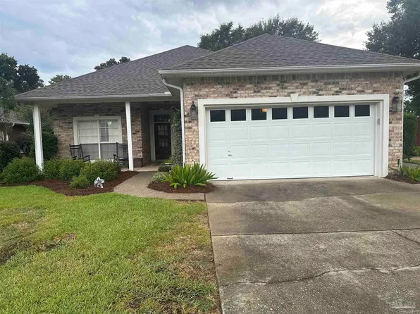 5924 Hermitage Dr, Pensacola, FL 32504