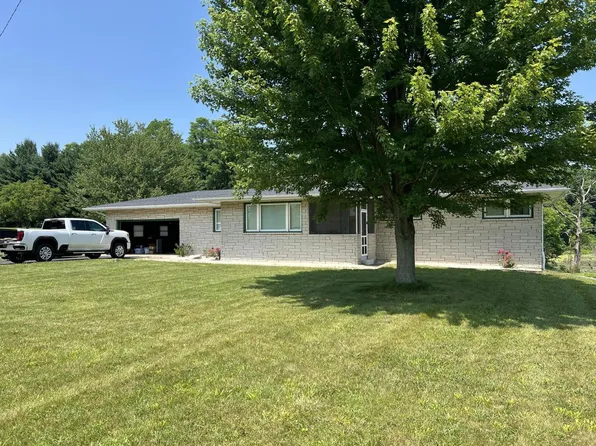 8419 Forest Lawn Rd, Three Oaks, MI 49128