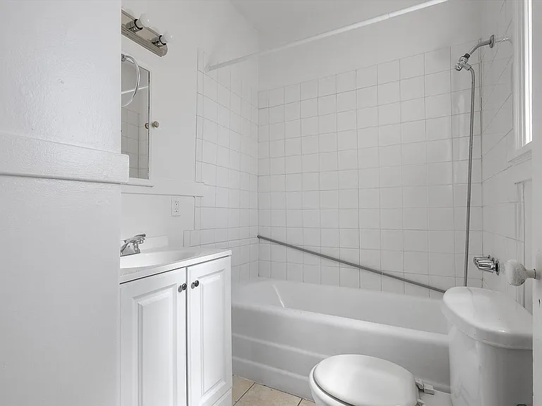 2138 Clinton Ave #A - 1 bedroom | 1 bath — Photo 14