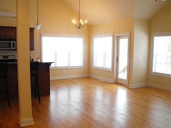 5th image of 14 Outlook Ave