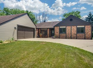 34 Briargate Cir, Sugar Grove, IL 60554
