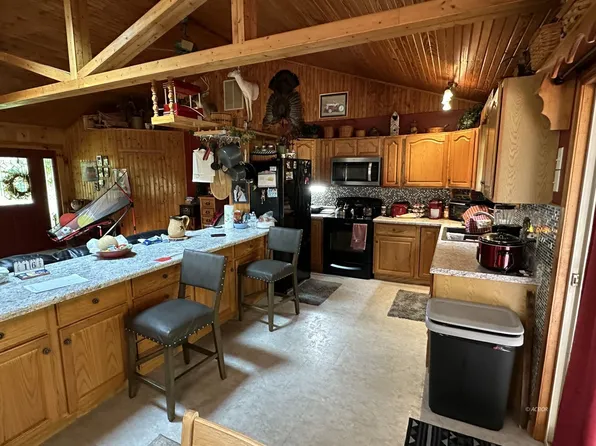 1068 Finley Chapel Rd, Wellston, OH 45692