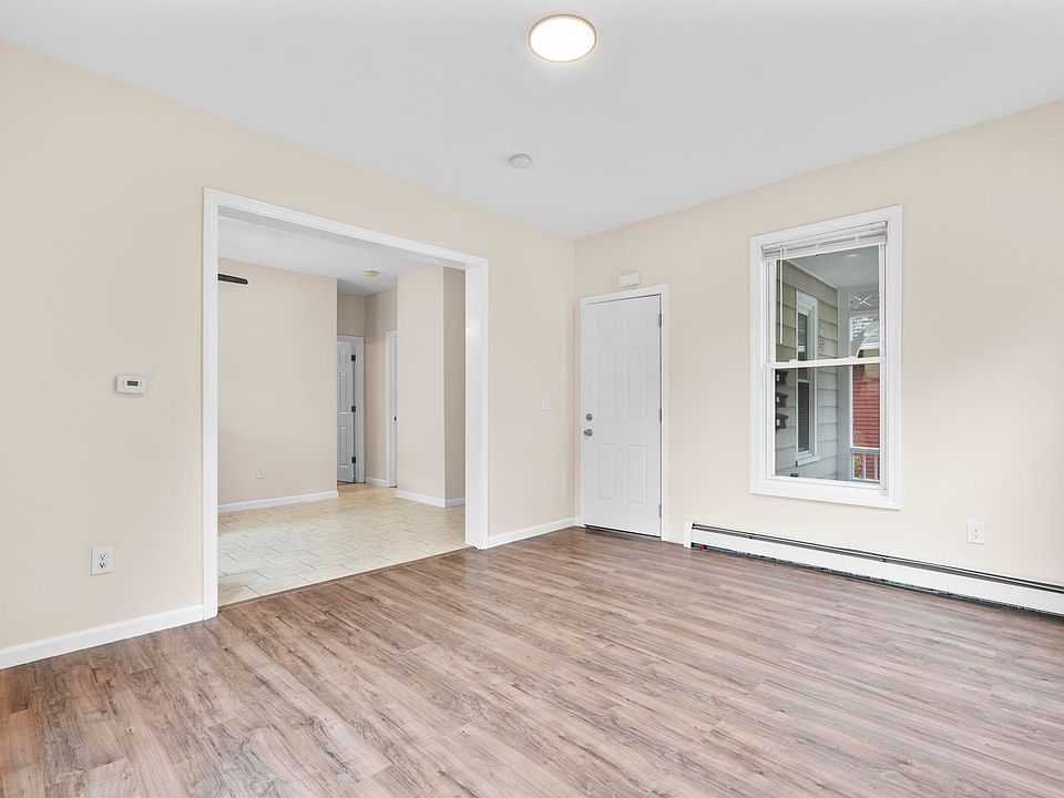 1st image of 287 Crown St #1