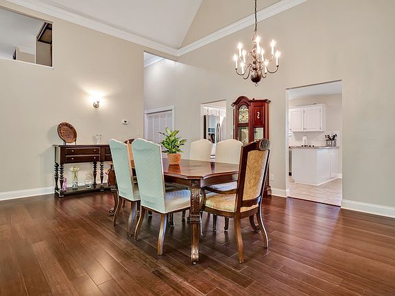 2nd image of 3299 Shamrock E