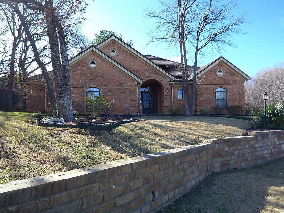 1st image of 3912 Woodstock Dr