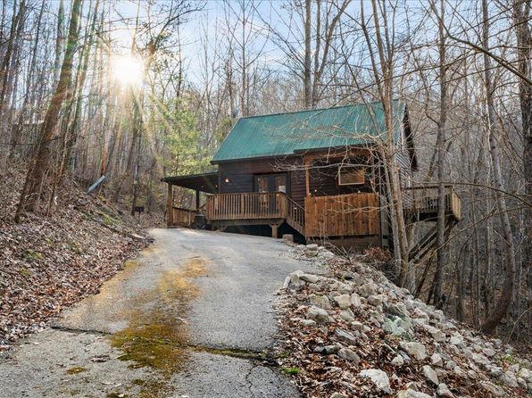 225 Platinum Dr, Stanton, KY 40380