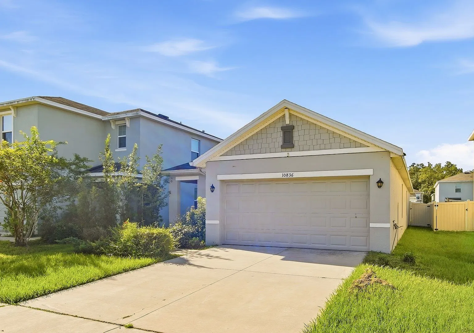 3 Bedroom / 2 Bath Home with a Fully Fenced Yard and Screened Lanai Located within the Waverly Vi... — Photo 2