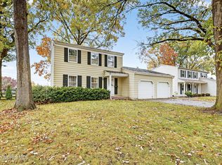 320 Southwood Dr, Perrysburg, OH 43551