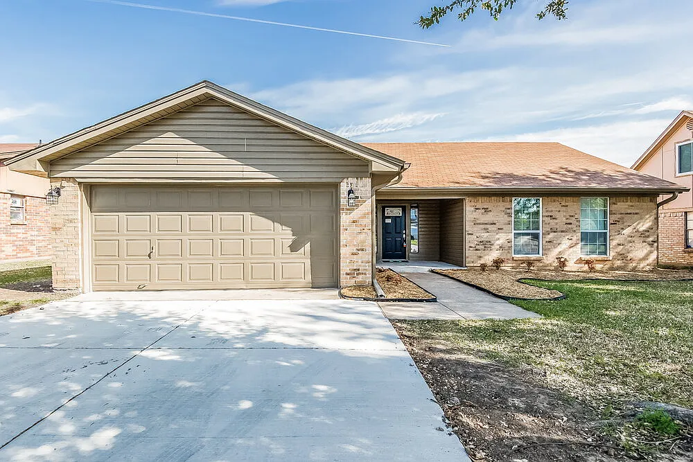 3 bed, 2.0 bath, 1593 sqft, $2,075 — Photo 1