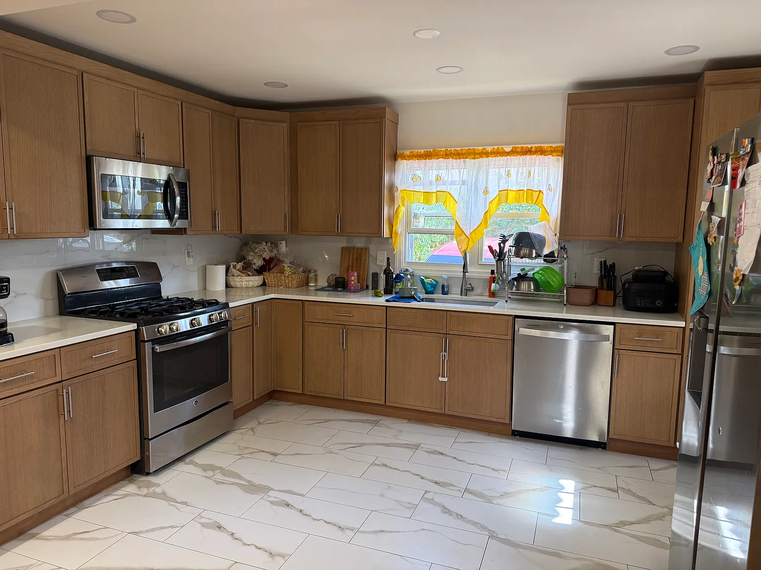 3 bed, 1947 sqft, $3,995 — Photo 2