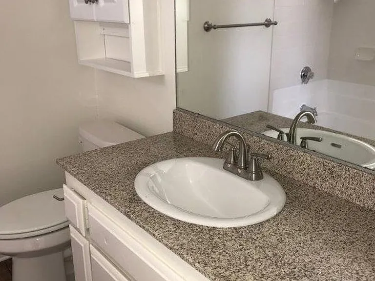 ROLLING HILLS MANOR APTS — Photo 12