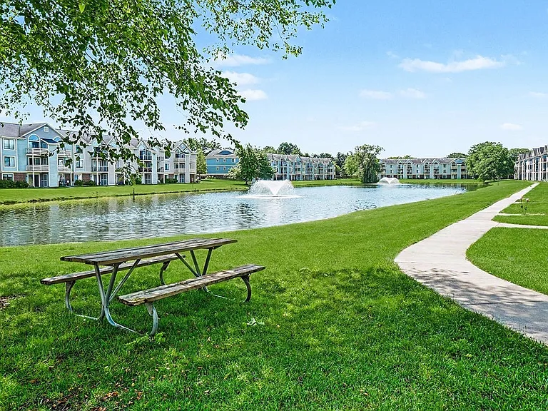 Indian Lakes Apartments — Photo 54