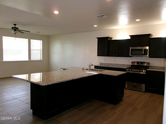 5th image of 301 Bells Corner Ave