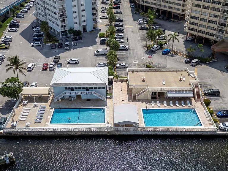 1817 S Ocean Dr #823 — Photo 15