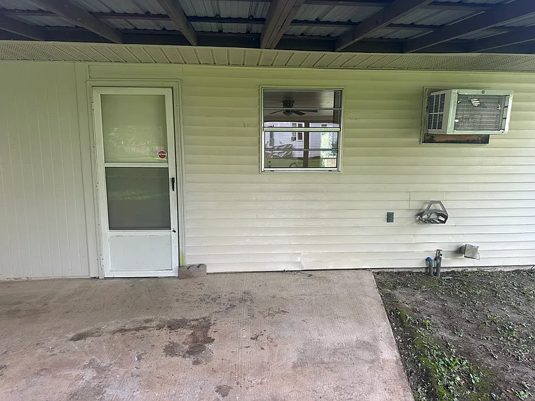 940 Robbie St — Photo 12