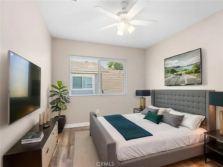 1726 N Oak Knoll Dr #C — Photo 15
