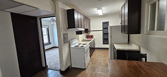 5th image of 420 1/2 Grand Ave APT 1