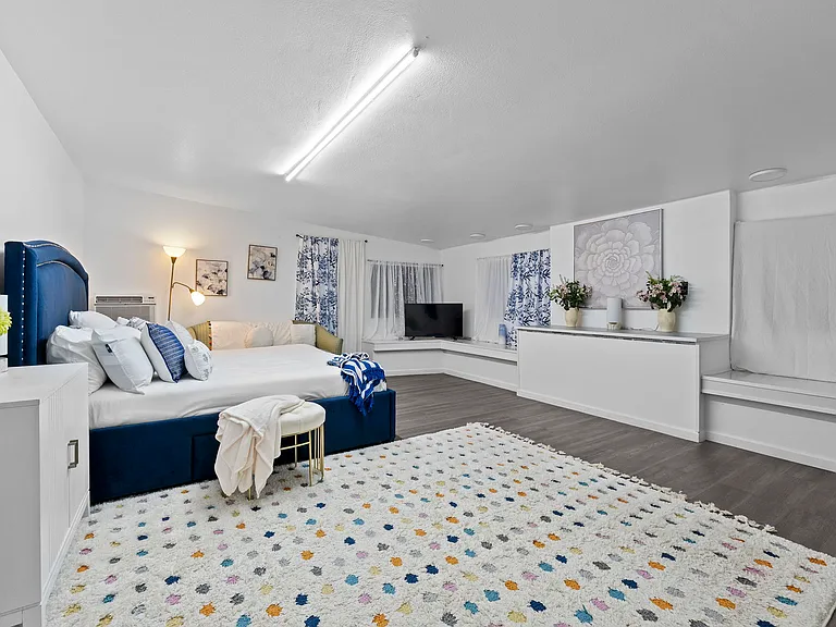 228 Sunset Dr — Photo 1